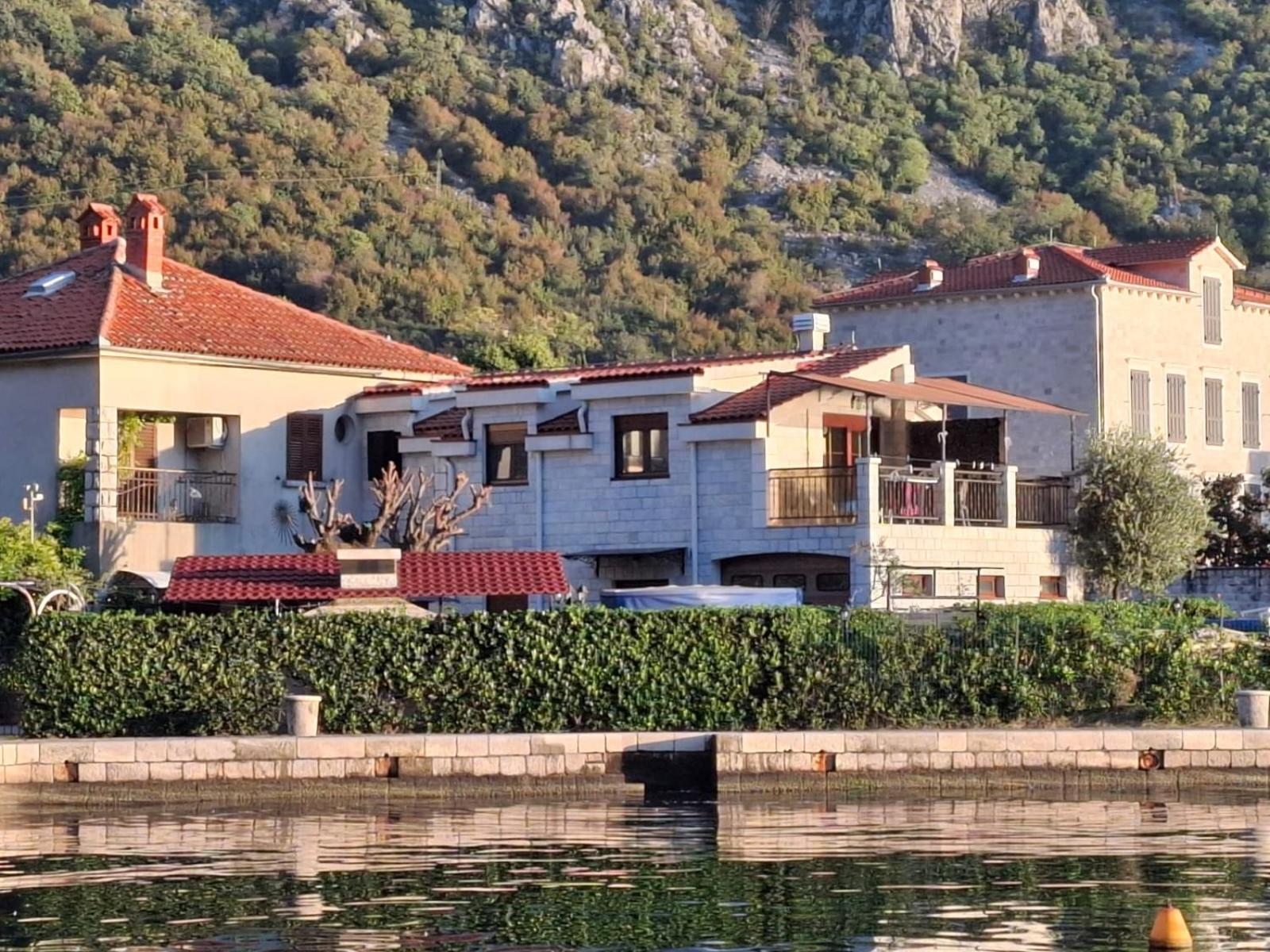 Villa Ivan Risan Exteriör bild